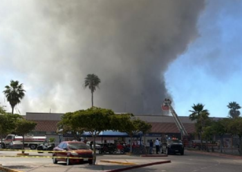 Incendio en una plaza de Los Mochis, Sinaloa