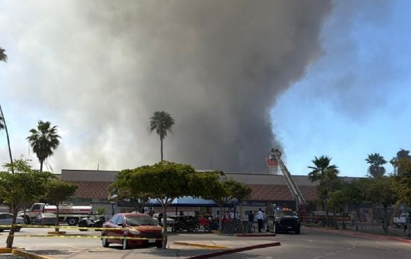 Incendio en una plaza de Los Mochis, Sinaloa