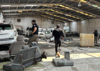 Catean bodega en Reynosa: aseguran 15 vehículos blindados y armas