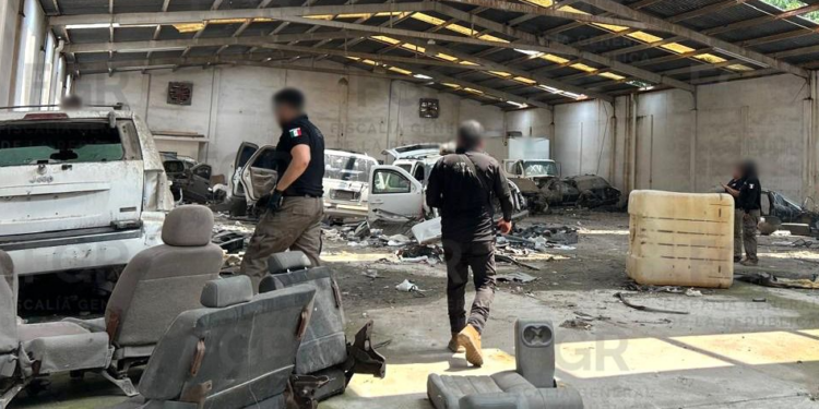 Catean bodega en Reynosa: aseguran 15 vehículos blindados y armas