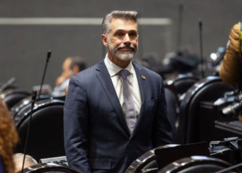 Sergio Mayer renuncia a Morena
