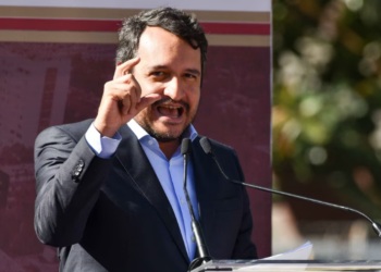 Andrés Manuel López Beltrán renuncia a su secretaría en Morena