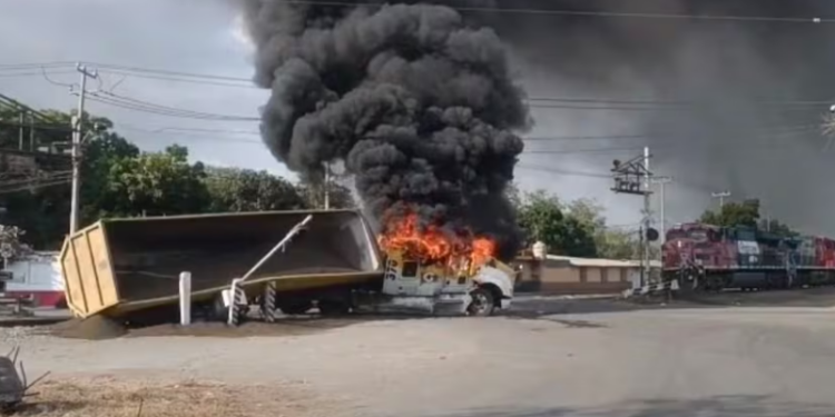 Jornada de violencia en Colima: bloqueos, operativos y capturas