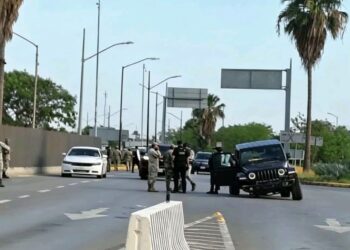 Persecución en Matamoros por camioneta que iba ¡sin una llanta!