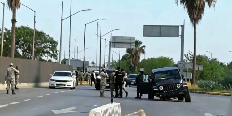 Persecución en Matamoros por camioneta que iba ¡sin una llanta!