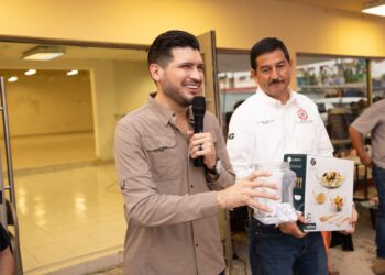 Celebra Beto Granados con las madres de la zona rural de Matamoros