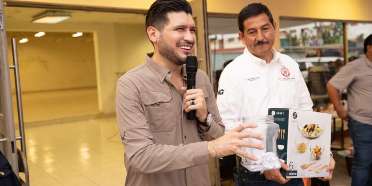 Celebra Beto Granados con las madres de la zona rural de Matamoros