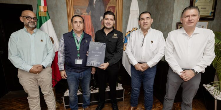 Alcalde Beto Granados firma contrato de donación para construir el primer CECI en Matamoros