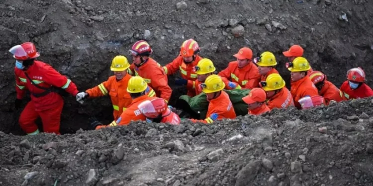 Explosión en mina de carbón en China causa decenas de muertes