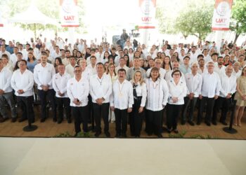 En homenaje solemne reconoce la UAT trayectoria de 215 docentes