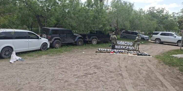 Aseguran vehículos y arsenal en Matamoros, pero no hay detenidos