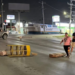 Durante la madrugada bloquean Sendero Nacional por apagones en Las Brisas