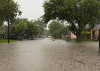 Lluvias e inundaciones en Texas causan estragos y se esperan más