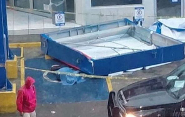 Por lluvias en Monterrey muere una mujer, suspenden Fan Fest y río se desborda