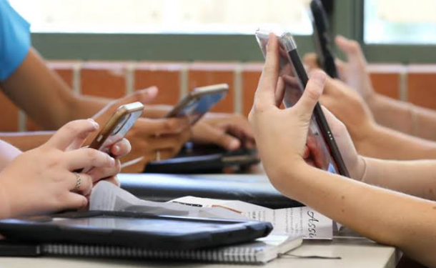 Buscan regular uso de celulares en escuelas de Tamaulipas