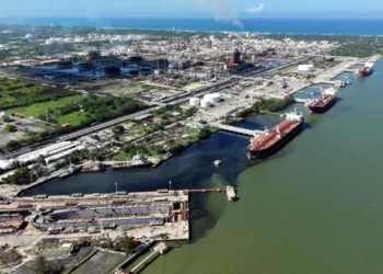 Confirman mancha de hidrocarburo en el Río Pánuco; PEMEX lo negó