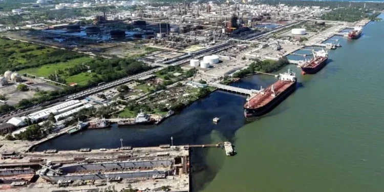 Confirman mancha de hidrocarburo en el Río Pánuco; PEMEX lo negó