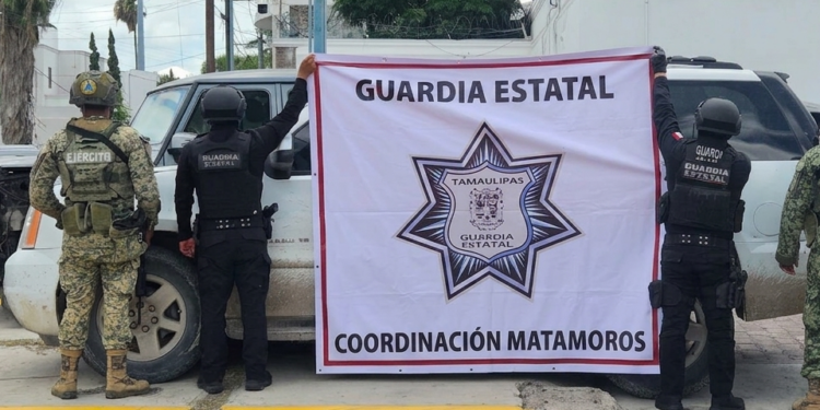 En operativo en Matamoros aseguran camioneta con armas; hay detenidos