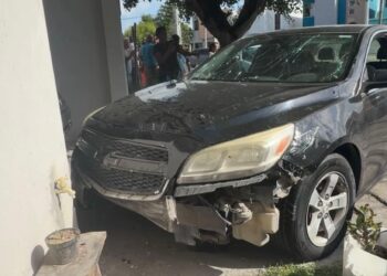 Muere mujer atropellada en Misiones II por auto que invadió banqueta