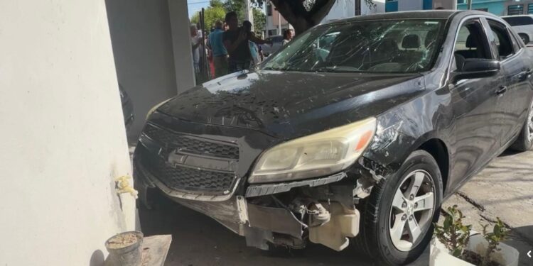 Muere mujer atropellada en Misiones II por auto que invadió banqueta