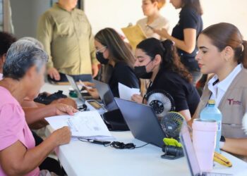 Brinda SEBIEN y Salud atención en Comedores de Bienestar