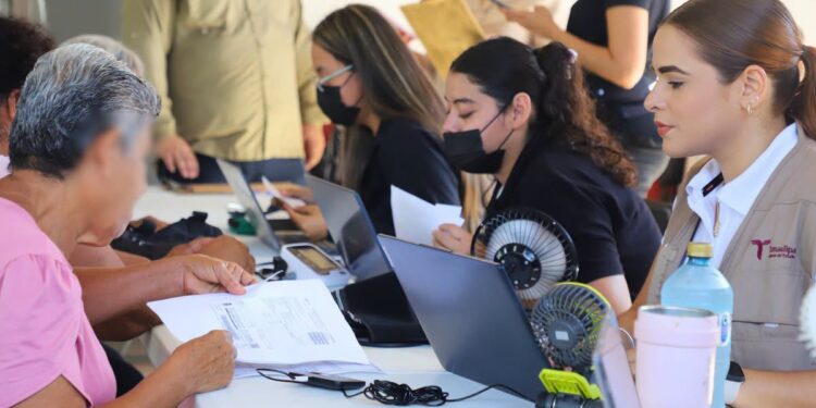 Brinda SEBIEN y Salud atención en Comedores de Bienestar