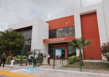 Beto Granados fortalece la coordinación con autoridades educativas estatales durante visita al CREDE Matamoros