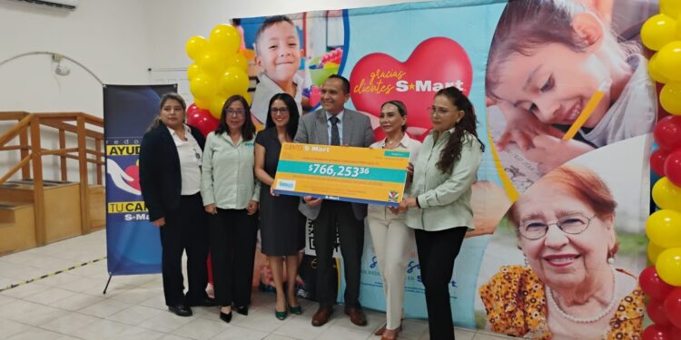 Supermercados S-Mart en Matamoros entrega donativo a centro de rehabilitación infantil