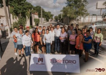 Beto Granados entrega la pavimentación de la calle Vicente Barrera en la colonia Revolución Verde