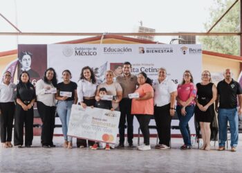Beto Granados destaca el compromiso de la Presidenta Claudia Sheinbaum con la educación durante entrega de tarjetas de la Beca "Rita Cetina"