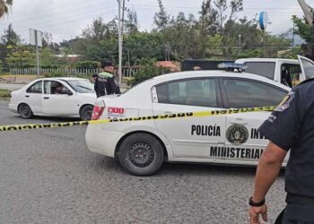 Abandonan cuerpos afuera del Congreso de Guerrero