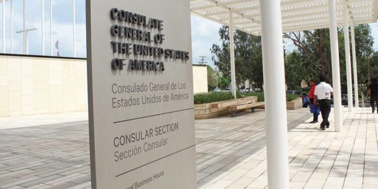 Pareja usa documentos falsos en consulado de EU en Matamoros