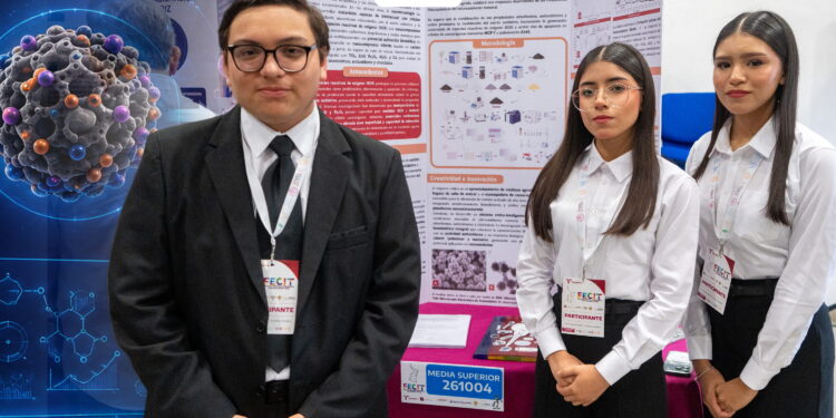 Estudiantes de la UAT desarrollan nanocompuesto para combatir células cancerosas