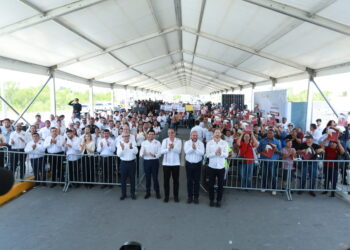 Inaugura Américo obra vial y entrega escrituras a familias matamorenses