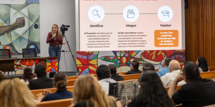 Certifica la UAT a más de tres mil estudiantes en competencias de alta pertinencia laboral
