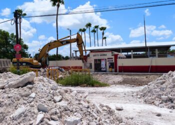 Beto Granados impulsa obra de pavimentación en acceso de la Primaria Justo Sierra