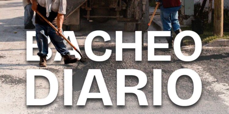 Beto Granados mantiene programa permanente de bacheo en distintos sectores de Matamoros