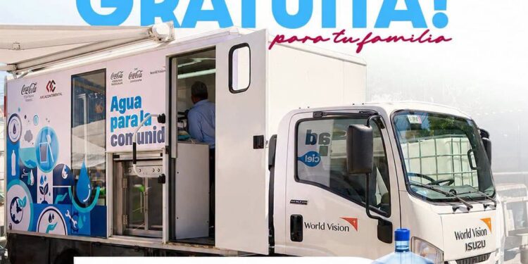 Beto Granados acerca agua purificada a las familias con el programa "Agua para la Comunidad"
