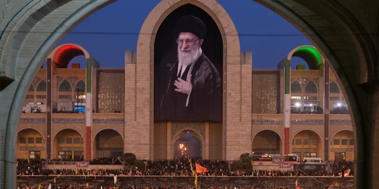 Irán amenaza con vengar muerte de su líder Ali Jamenei durante su funeral
