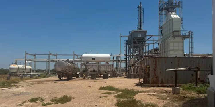 Aseguran mini refinería en Reynosa con 3.5 millones de litros de huachicol