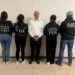Elementos de seguridad durante la detención de Víctor Rodríguez Padilla, exdirector de Pemex, en la Ciudad de México.
