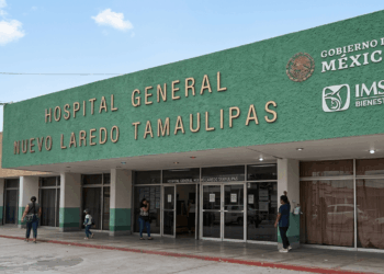 Adolescente da a luz en baño de hospital en Nuevo Laredo