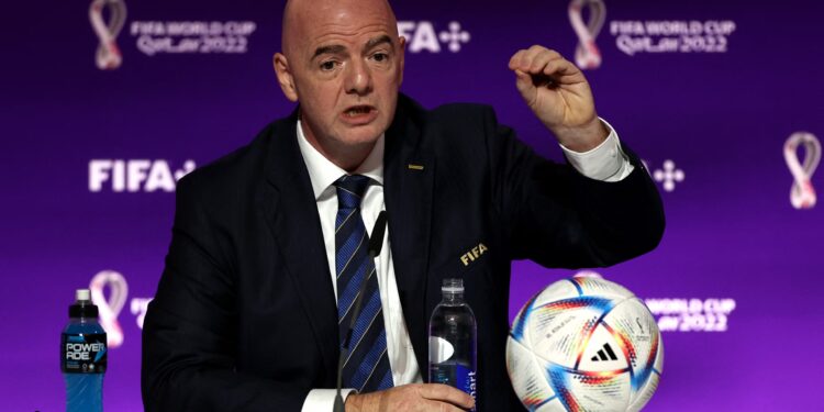 Infantino pierde apoyo para cuarta reelección en la FIFA tras el Mundial