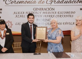 Beto Granados acompaña como padrino de generación a estudiantes del Colegio Juventus