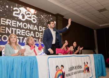 Beto Granados acompaña como padrino de graduación al Jardín de Niños “Profesora y Licenciada Ada H. Siller Flores”