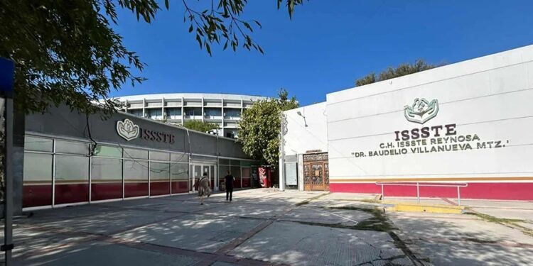 Docentes retiran el plantón instalado frente a la clínica del ISSSTE en Reynosa tras alcanzar acuerdos con autoridades.