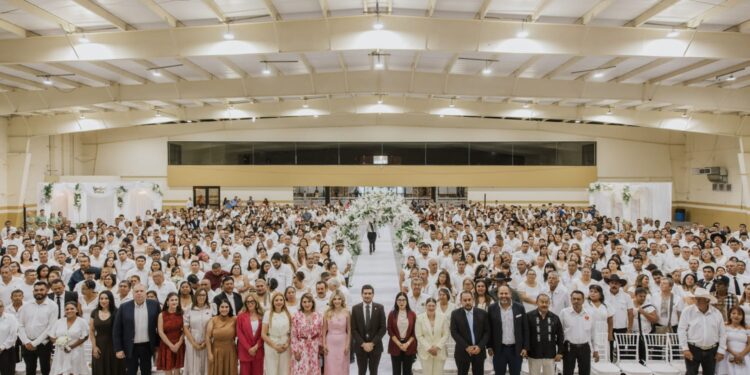 Beto Granados acompaña a más de 500 parejas en jornada de Matrimonios Colectivos 2026