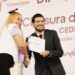Beto Granados y Anita Granados acompañan a graduados de los Talleres CEDIF