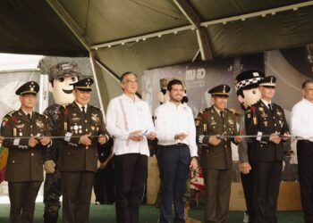 Beto Granados inaugura la exposición militar "La Gran Fuerza de México" en Matamoros