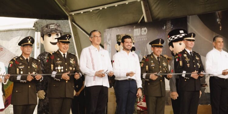 Beto Granados inaugura la exposición militar "La Gran Fuerza de México" en Matamoros
